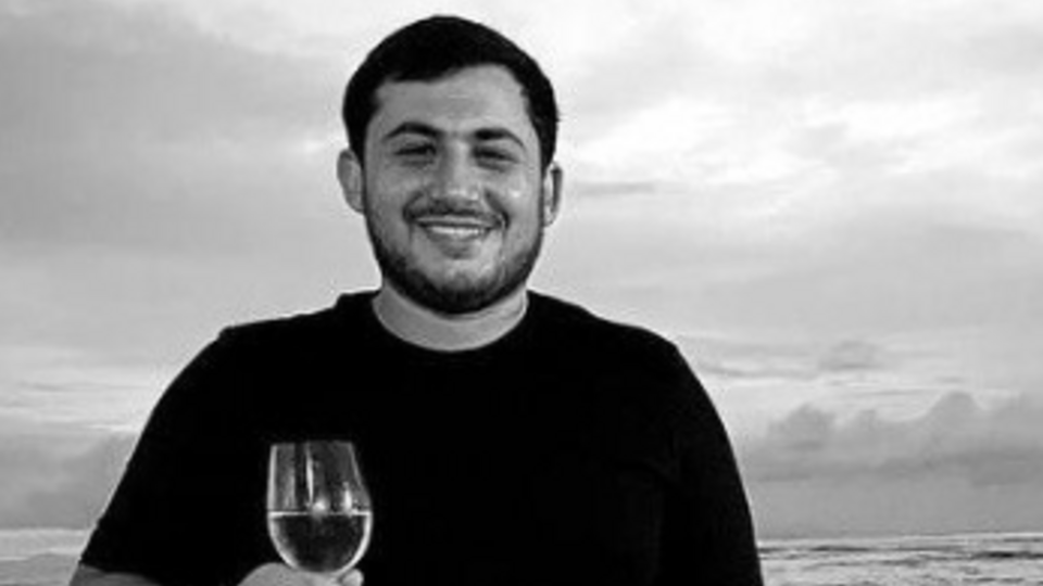     Продюсер Петр Гаврилов умер после операции на желудке Соцсети