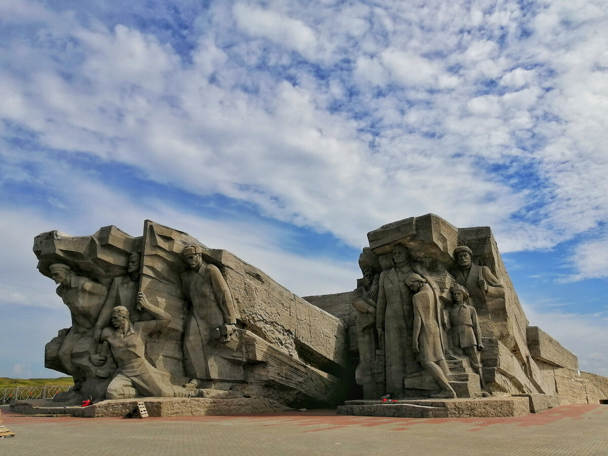 Вход в Аджимушкайские каменоломни.