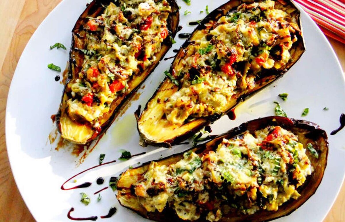 Соте из цукини и баклажанов. Рататуй (баклажаны, кабачки, томаты, болгарский перец, цукини) 150гр. Кабачки и баклажаны в духовке. Кабачки цукини с помидорами. Что приготовить из кабачков и баклажанов.