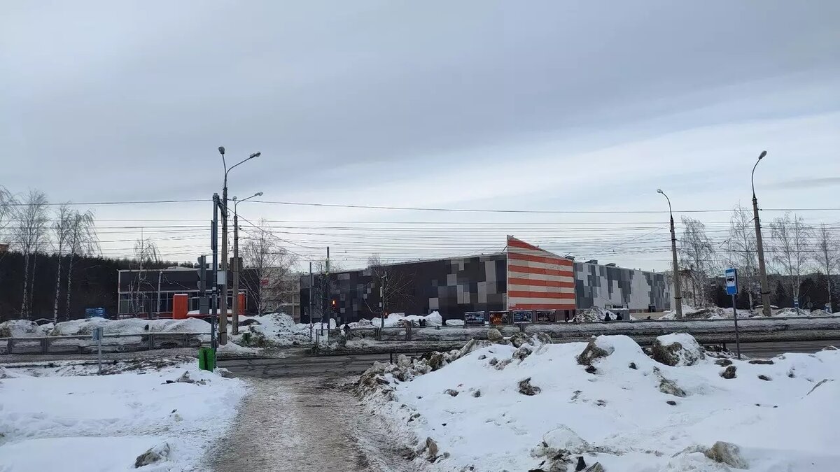     О смене фасада здания бывшего ТРК «Столица» в Ижевске в социальных сетях сообщают местные жители.