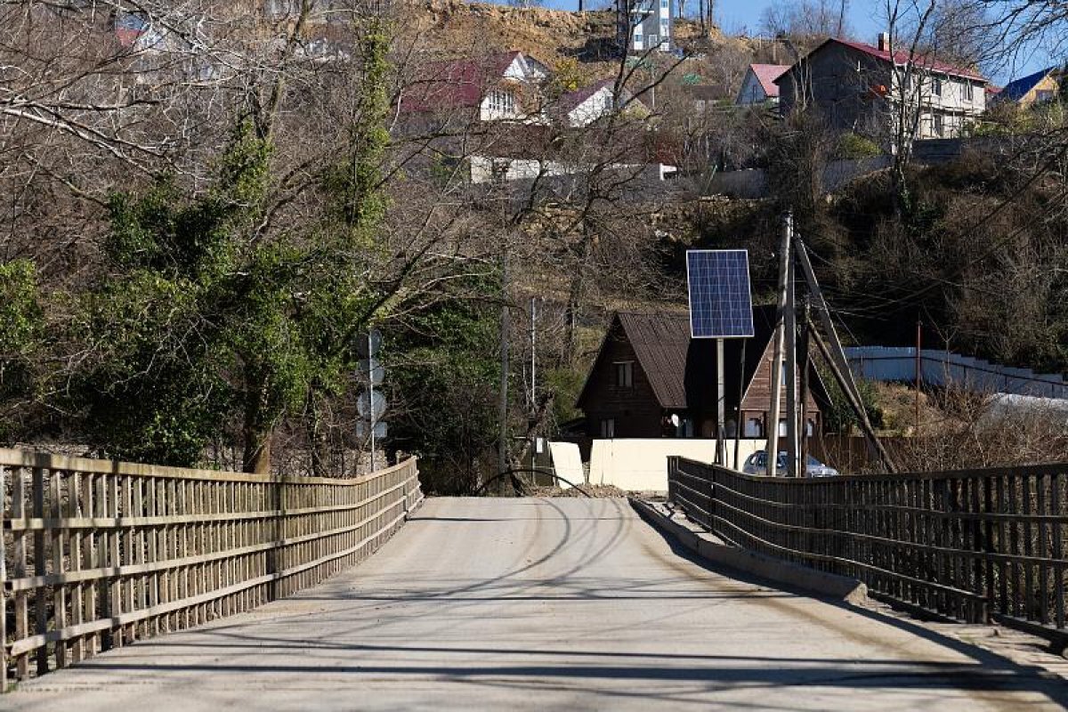    Работы по укреплению опор автомобильного моста в Сочи закончат в марте