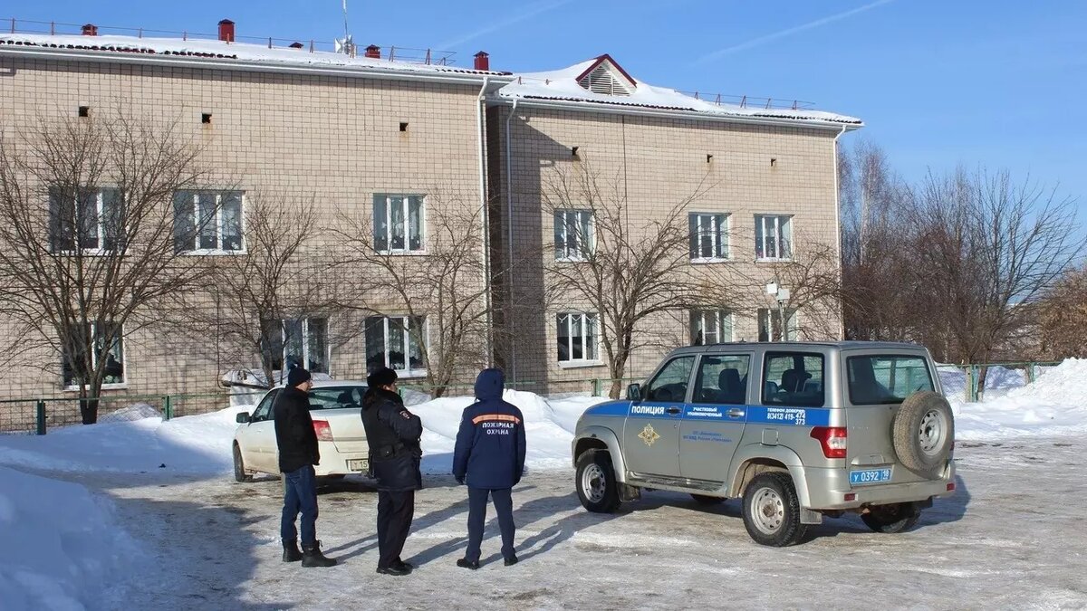     Из-за анонимной записки, найденной в детсаду в селе Ваваож сегодня, были эвакуированы около 60 детей.