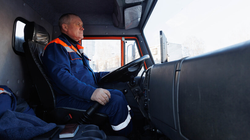 каждое утро в 8 часов. красный будильник. внутренний будильник. делайте эти три вещи каждое утро. каждое утро в 8 часов.