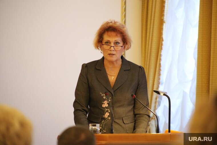    Елена Островских стала первым заместителем директора депздрава