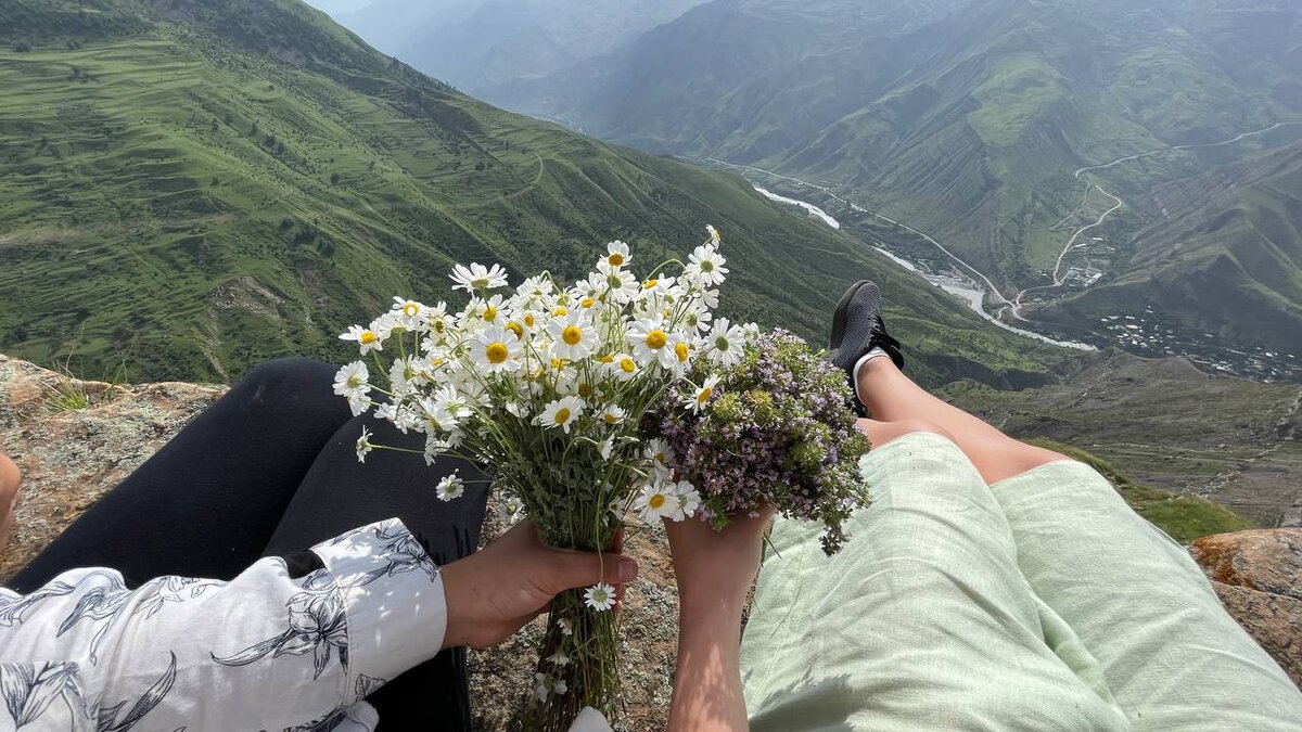 Любовью в Дагестане пропитано все. Об этом говорят даже древние традиции, например, закон гостеприимства - гость - самый важный человек. Ему все внимание, почтение, все самое лучшее, вкусное и красивое. 