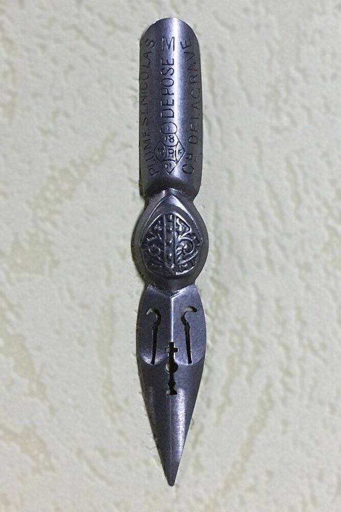    Перо Николай Чудотворец собиратель считает одним из самых редких и красивых. / Фото: Предоставлено Вадимом Вольфсоном