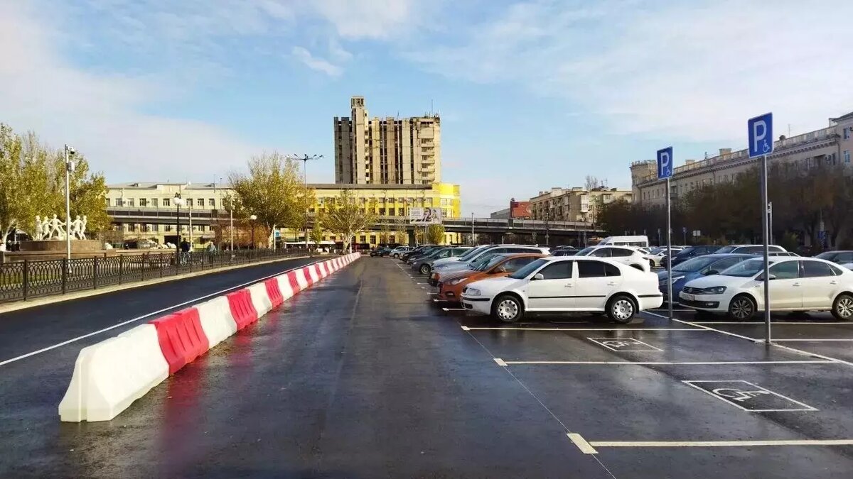 Волгоградцам разрешат бесплатно пользоваться платными парковками |  НовостиВолгограда.ру | Дзен