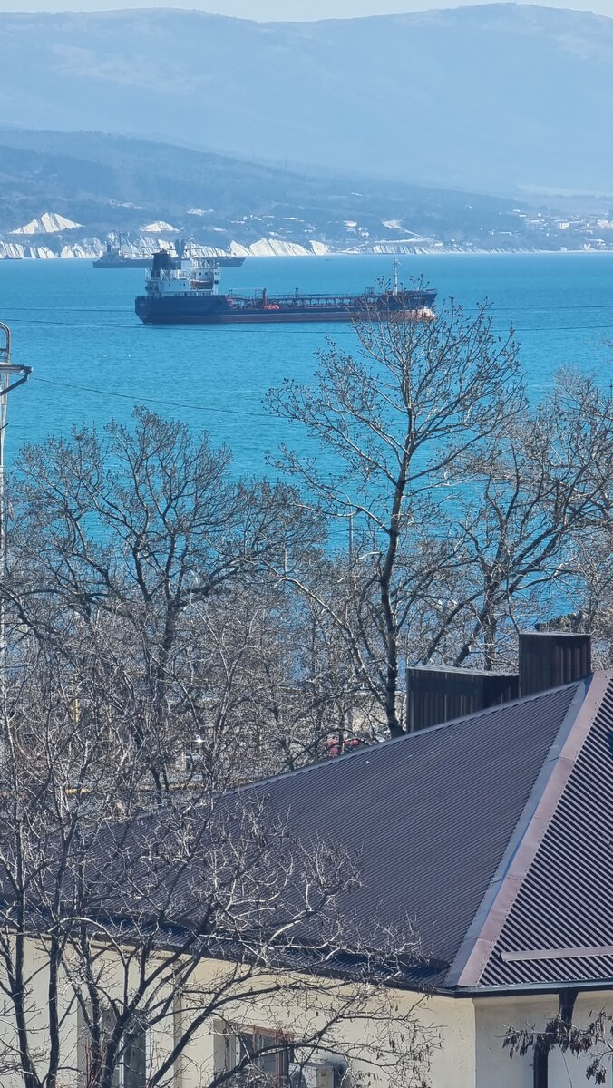 Новороссийск прямо сейчас 🌊 Какая погода? Вид из окна | Я живу на море🌊 |  Дзен