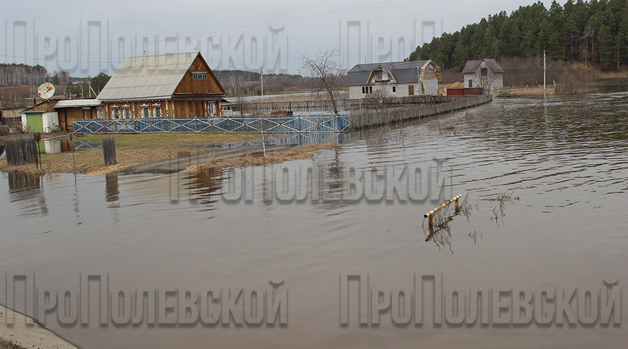 Весеннее половодье на реке Чусовой в селе Косой Брод, 2016 год