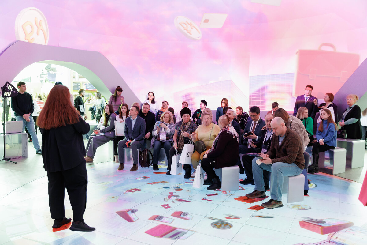 человек радостный. дружный коллектив. друзья открыли бизнес. рукопожатие студентов. трудовой коллектив.