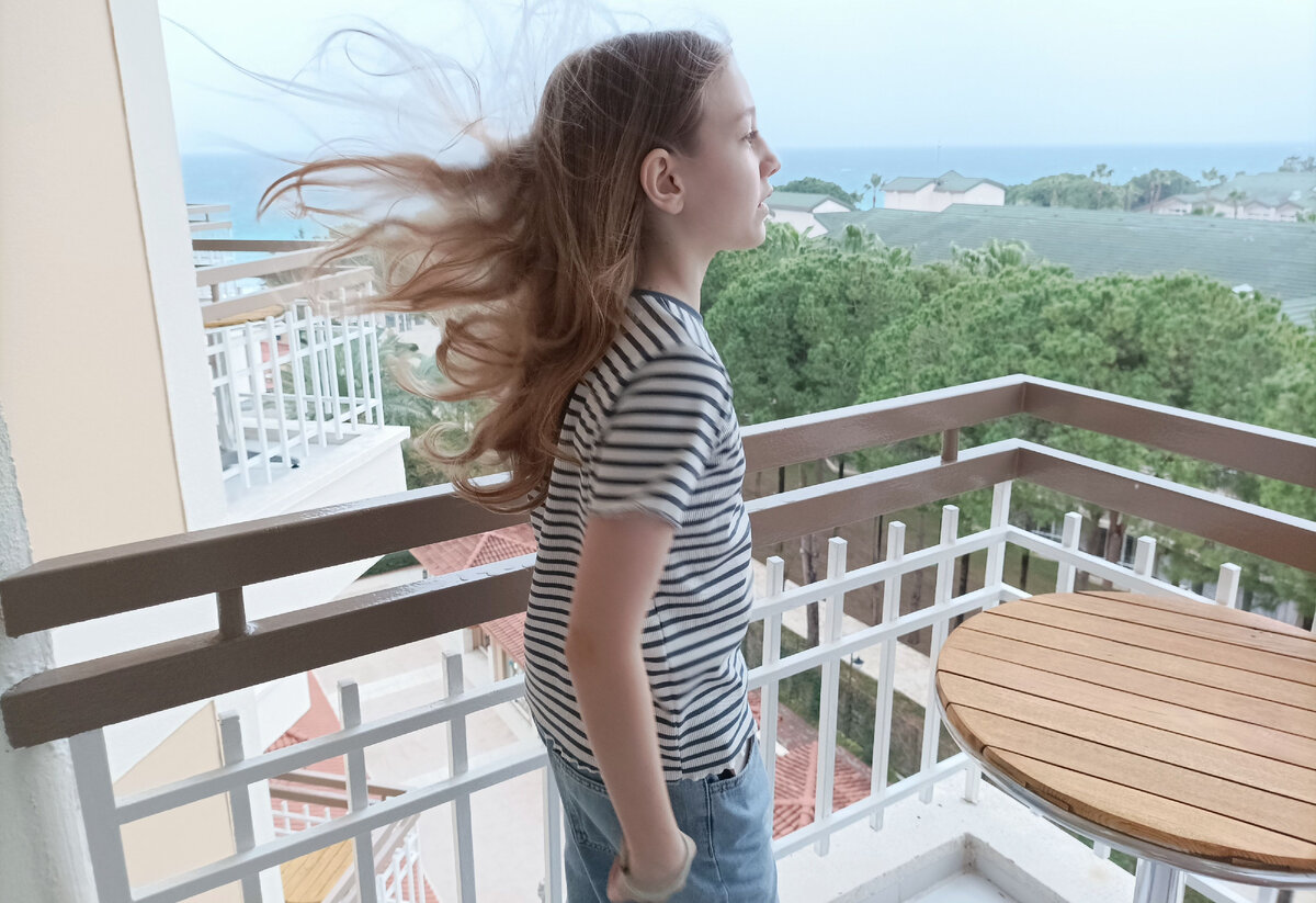 Оля в новой футболке из DeFacto