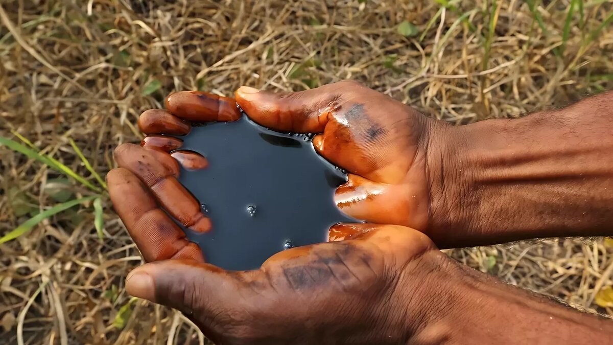     Правительство Южного Судана заявило, что оно испытывает трудности с экспортом нефти на международные рынки из-за блокады Красного моря.