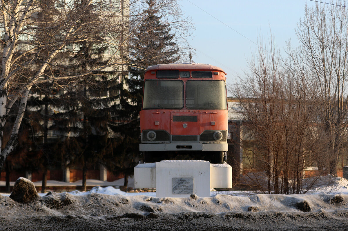 Автобусу-труженнику. Памятник ЛиАЗ-677 в Тольятти. | ФотоОхота на  автомобили | Дзен