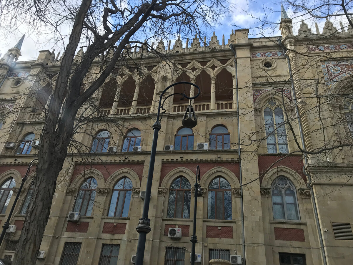 Дом Тагирова, начало 20 века. Прямо возле старого города: от неоготики до венецианского стиля