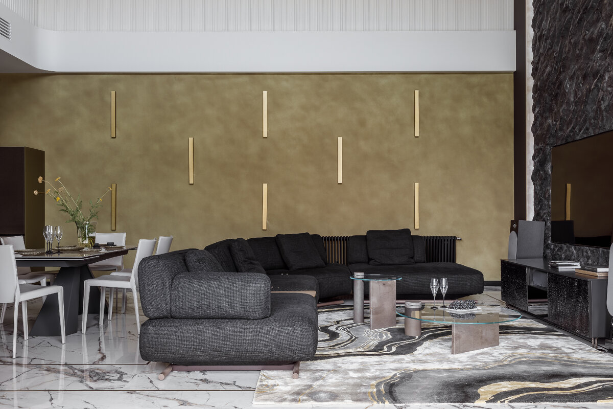 Диван CAVA, журнальные столики FROST, NATUZZI