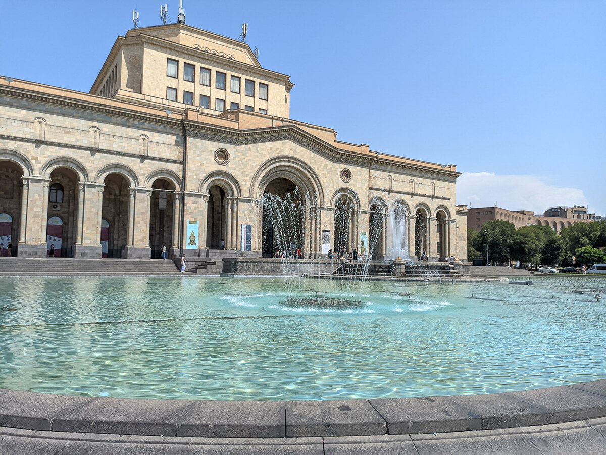 Комплекс каскад ереван. Столица ереван центр. Ереван. Площадь республики ереван. Ереван площадь республики улица.