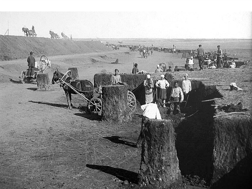 ММК начало. Строят железную дорогу до Карталов. 1929 год. Фото из музея ММК.