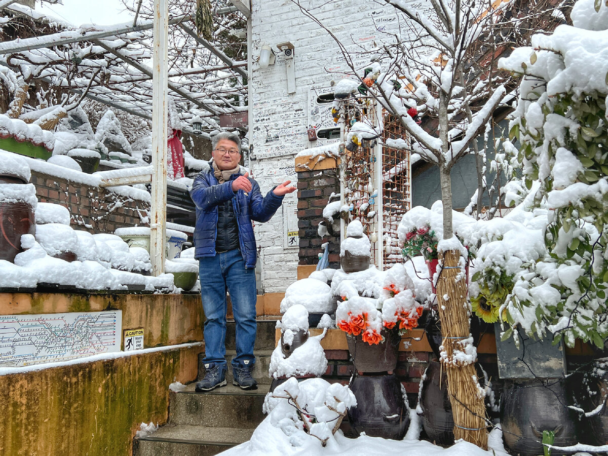 Господин Пак приглашает на террасу. Фото автора 