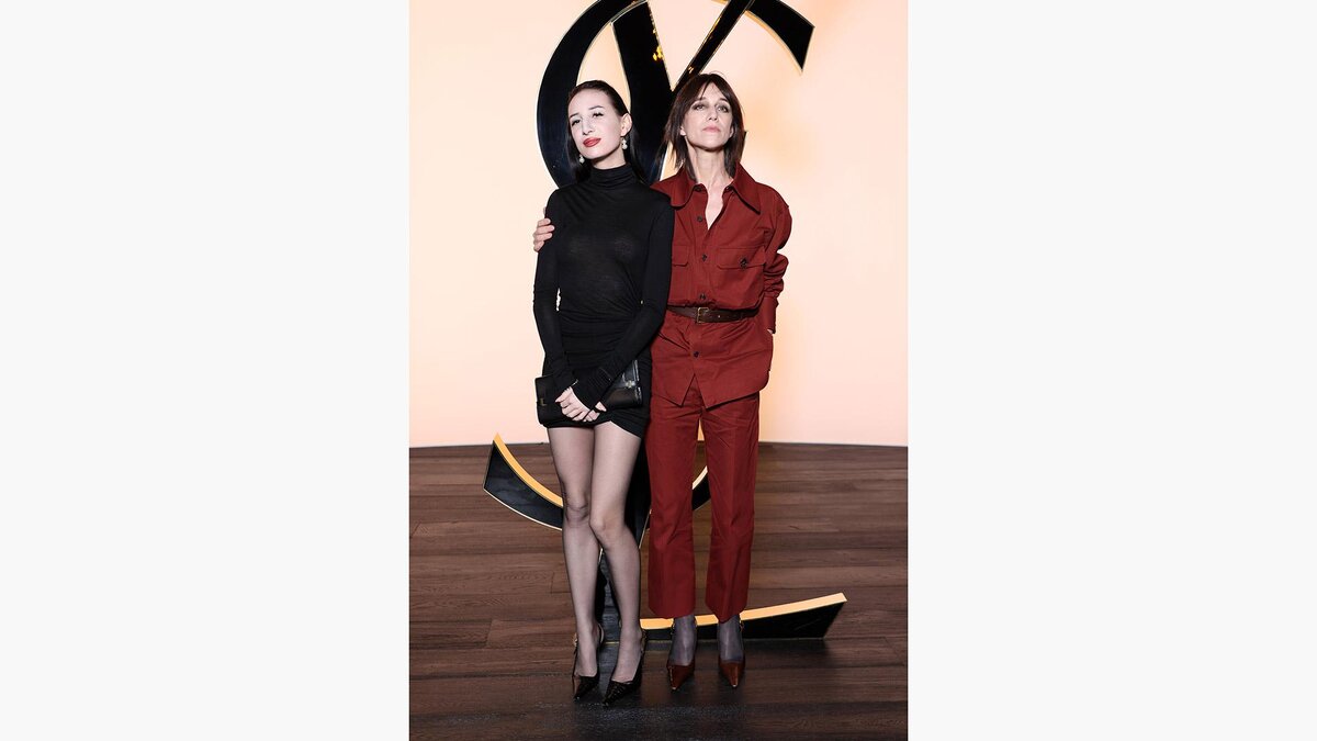 Pascal Le Segretain / Getty Images📷Элис Атталь и Шарлотта Генсбур