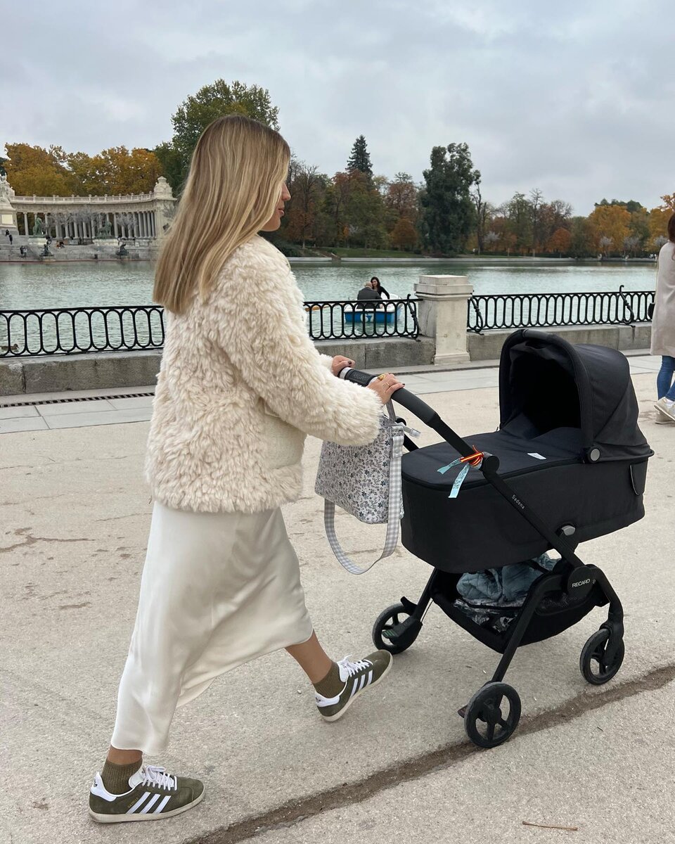 Женщин и был совершенно. Миром правят мужчины которыми правят женщины. Счастливая девушка. У женщин нет правил есть только. Женщин и был совершенно.