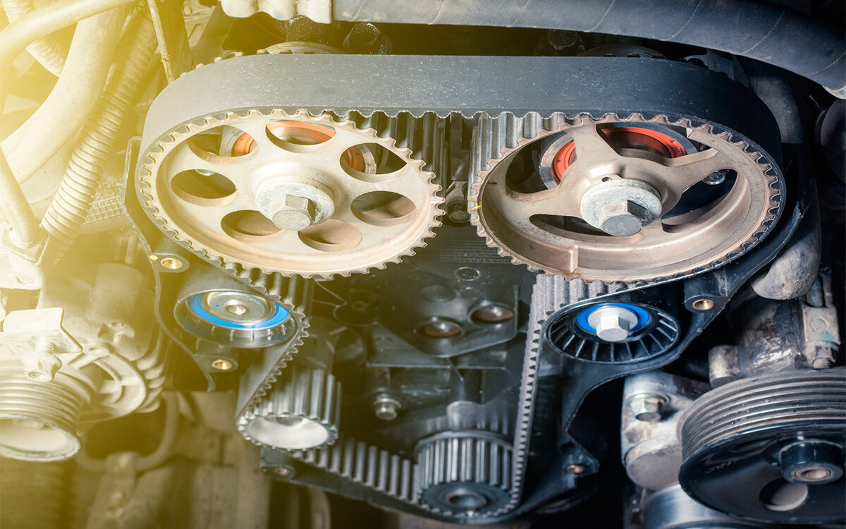 Ремень ГРМ рассчитан на небольшой срок службы. Есть несколько признаков, указывающих на то, что его нужно срочно поменять.
