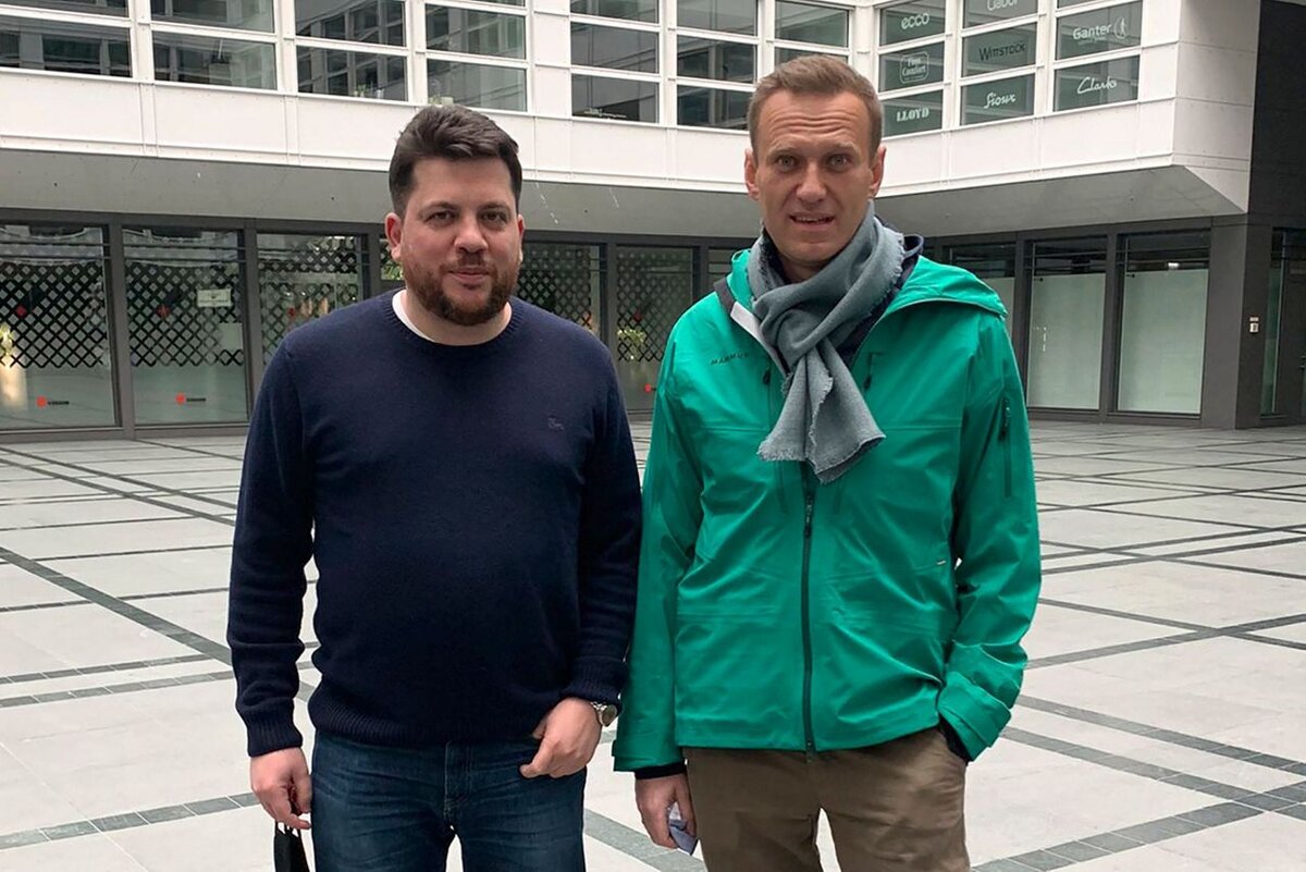 Леонид Волков** и Алексей Навальный*. Фото: baynews9.com