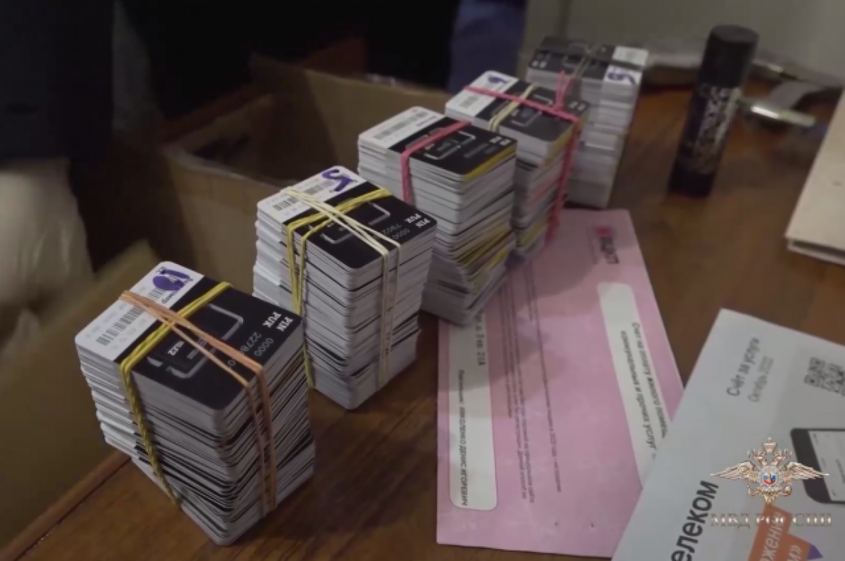    В Петербурге разоблачили помогавших мошенникам дилеров сотовых операторов