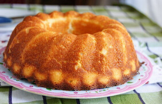 Шарлотка на кефире с яблоками в духовке. Пышный бисквит. Рецепт пышного пирога в духовке. Рецепт пышного пирога в духовке. Рецепт пышного пирога в духовке.