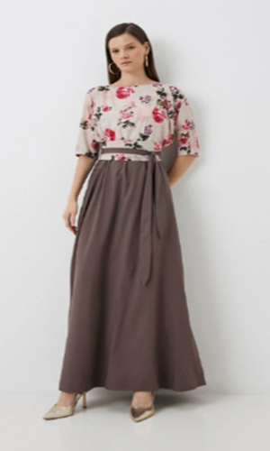 Платье с Ламода, в котором сегодня ни карьеру не построить, ни любовь не встретить. А ведь многие так и одеваются. И кто же им поможет, если не стилист?..