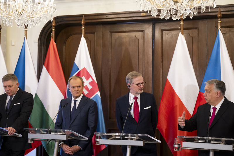 В верхней одежде гн входить. Напоминание входа в windows где находится. Напомнить входить. Смешные таблички на дверь. Строго в сменной обуви.