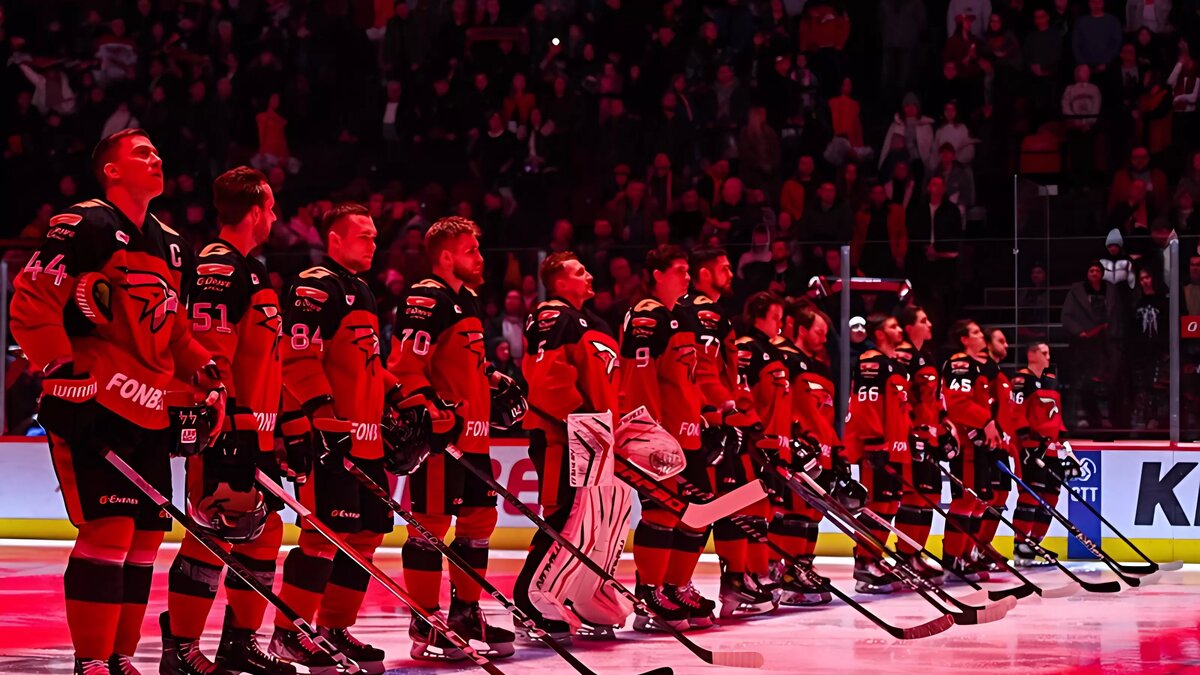     В пятницу «ястребы» проведут первый матч заключительного этапа чемпионата. Команда на льду G-Drive Арены встретится с тольяттинской «Ладой».