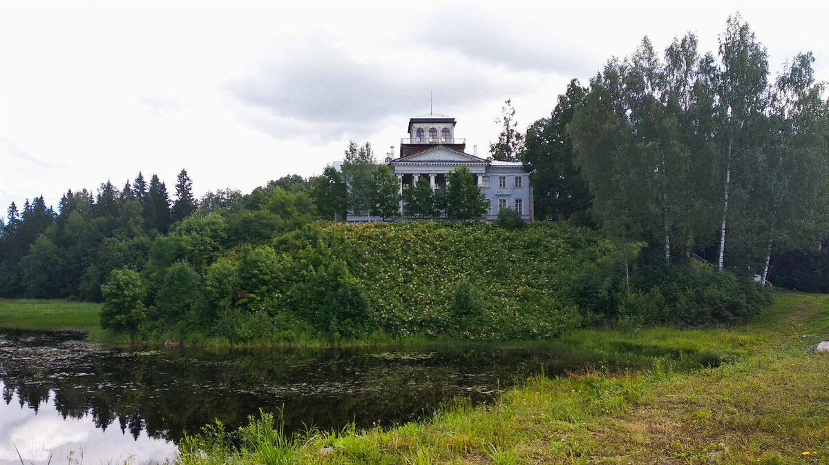 Усадьба Рождествено ( дом Набокова). Фото автора канала Питер на все случаи жизни. 