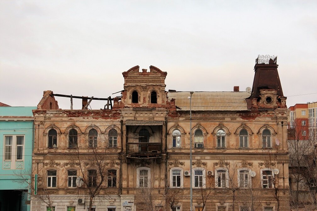 Много сказано об уникальном историческом облике Астрахани, её самобытности и важности сохранения нашего наследия. То – на словах, дела же обстоят иным образом.