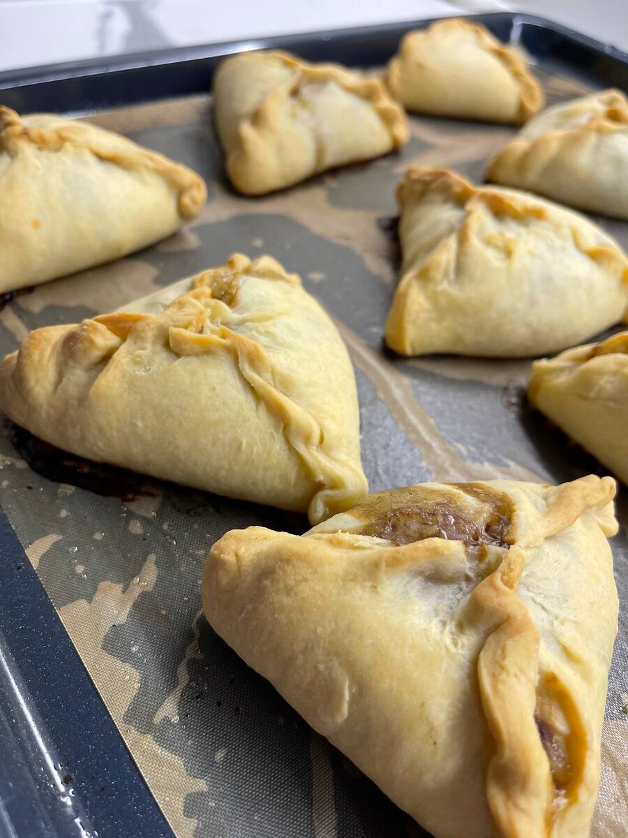 Такие уч-почмаки я достал из духовки. На следующем фото - начинка👉