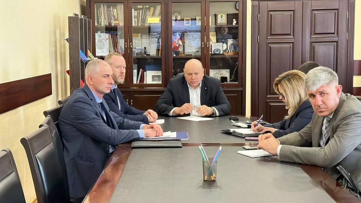     Мэр сообщил, что в ближайшее время проблемную канализацию передадут на обслуживание «ОмскВодоканалу».