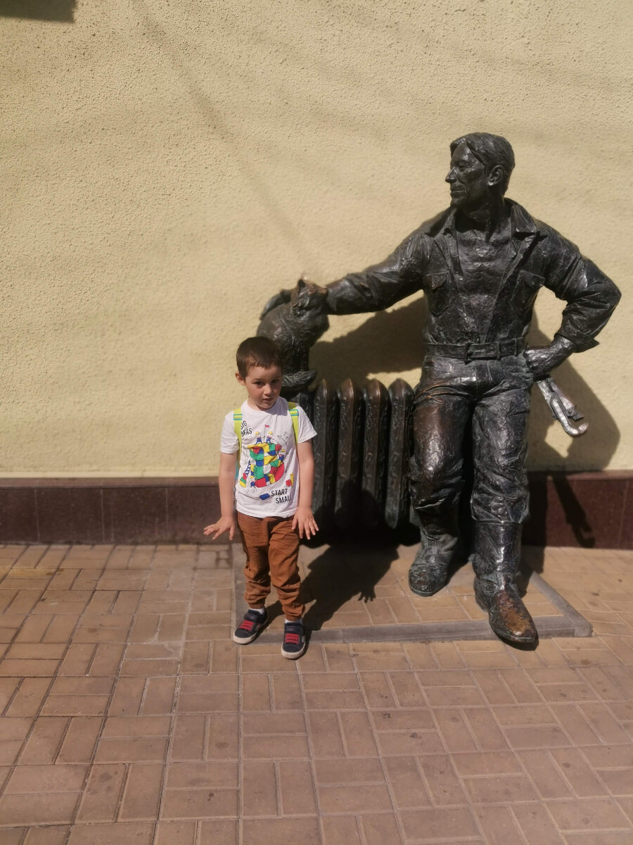 Памятник ростовскому сантехнику