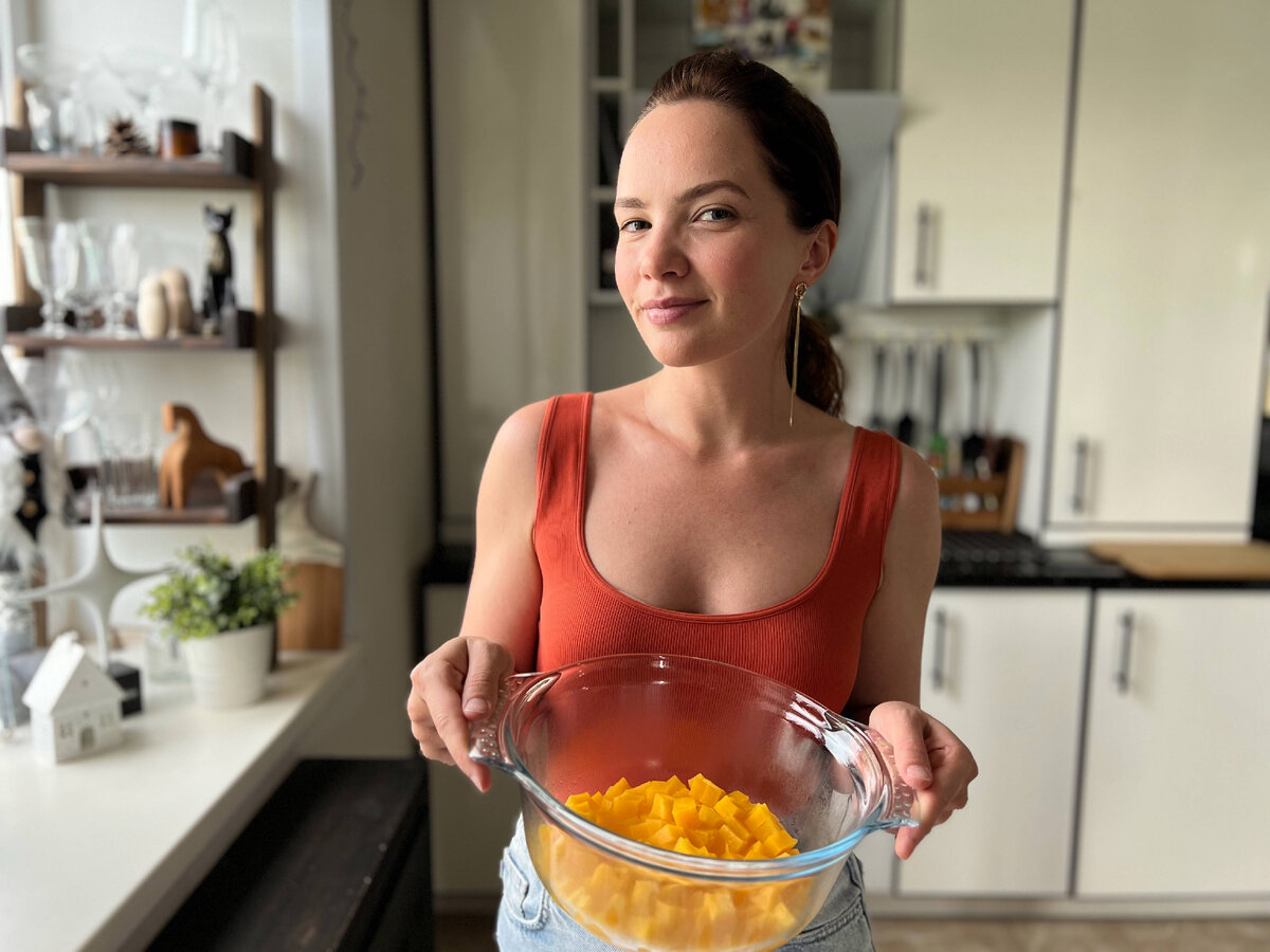 На ней даже в стеклянной посуде можно готовить, если поставить рассекатель пламени