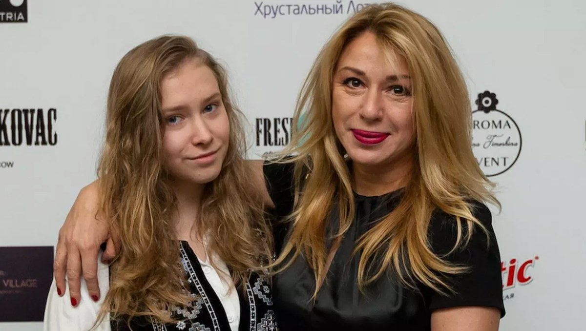 Алена Апина с дочерью от суррогатной матери