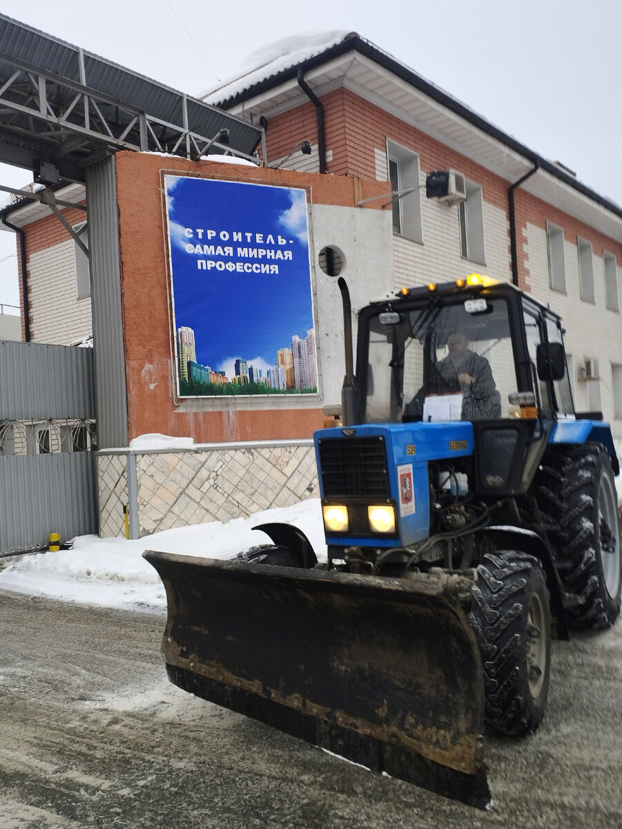 В моём первом дипломе написано, что я инженер по специальности "Промышленное и гражданское строительство"