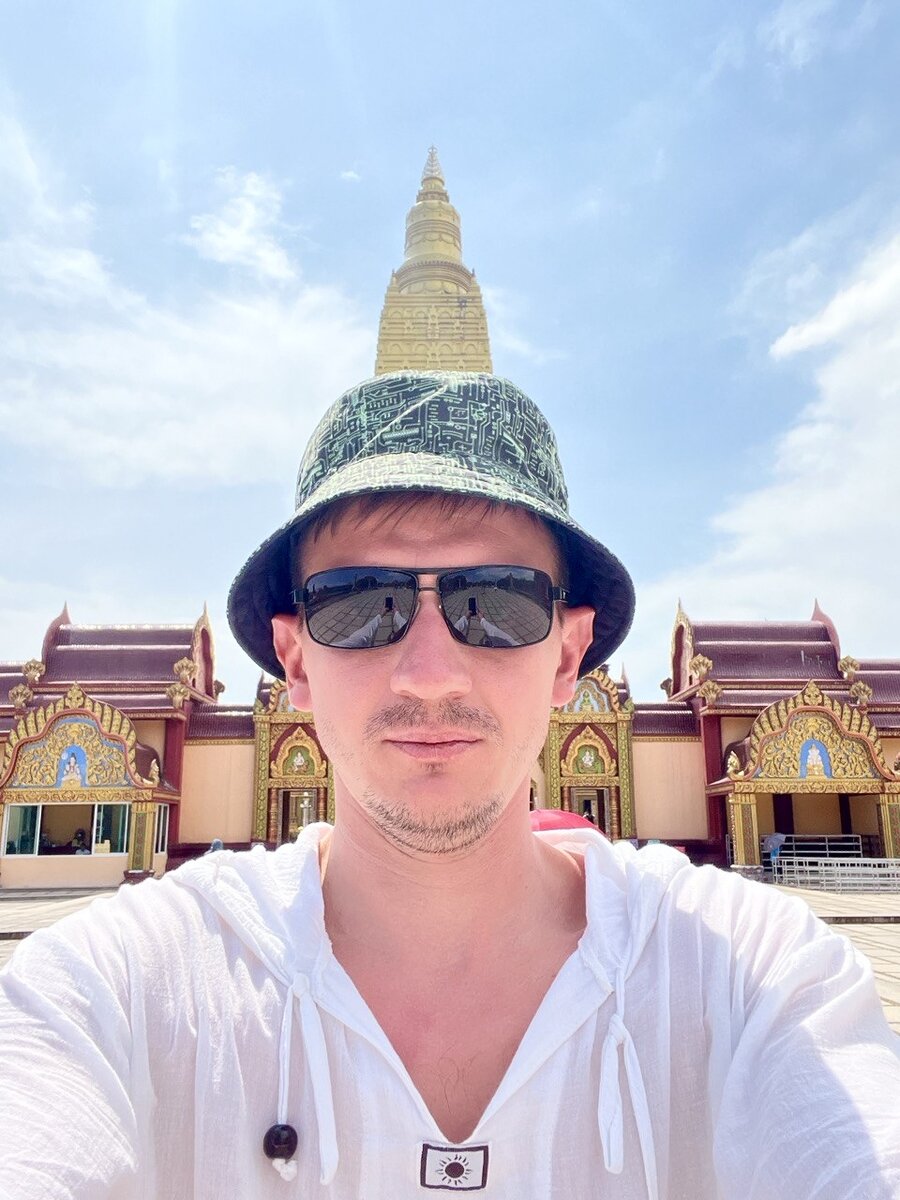 Предприниматель/Управленческий консалтинг. Помогаю вывести оффлайн бизнес на маркетплейсы. Оборот более 250 млн. в год, 11 оффлайн магазинов, 7 городов, собственное производство. https://kulakov.pro