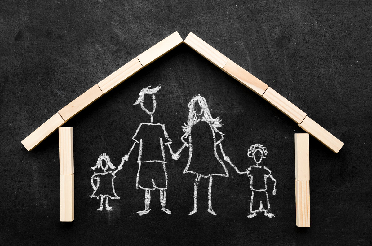 <a href="https://ru.freepik.com/free-photo/chalk-drawing-of-parents-with-their-children_7405133.htm#fromView=search&page=1&position=22&uuid=4c25b188-c8a2-4577-8f12-201d08371754">Изображение от freepik</a>