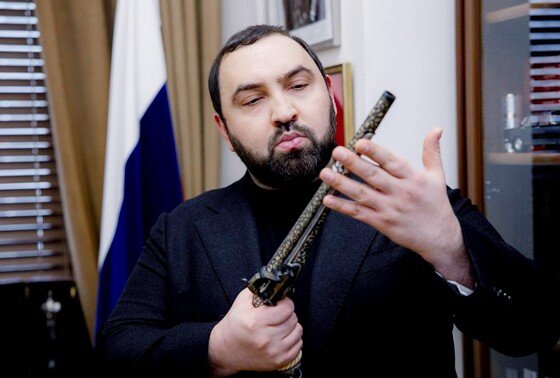    Султан Хамзаев