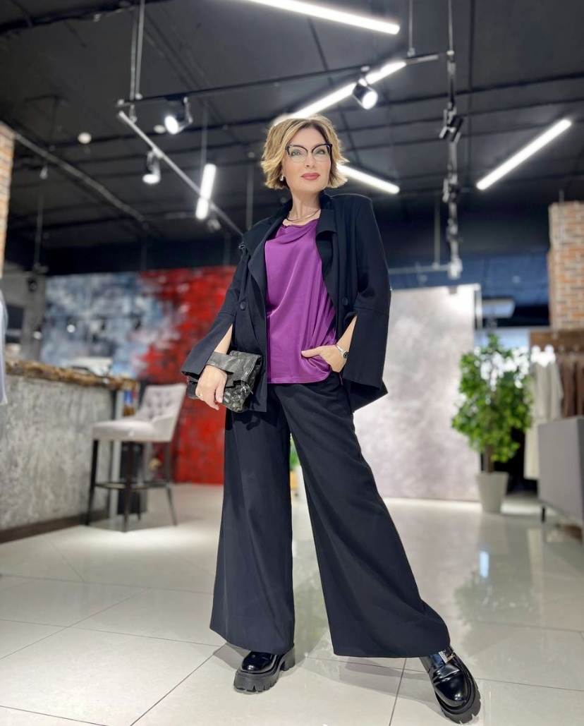 Фюсун линднер стильные луки 2022. Модная одежда. Фотосессия в офисном стиле. Модно быть женщиной. Фюсун линднер 2022.