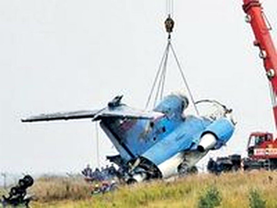 Самолет ЯК-42 с хоккейной командой "Локомотив" рухнул, вылетая из аэропорта "Туношна" 7 сентября 2011 года около 16 часов.