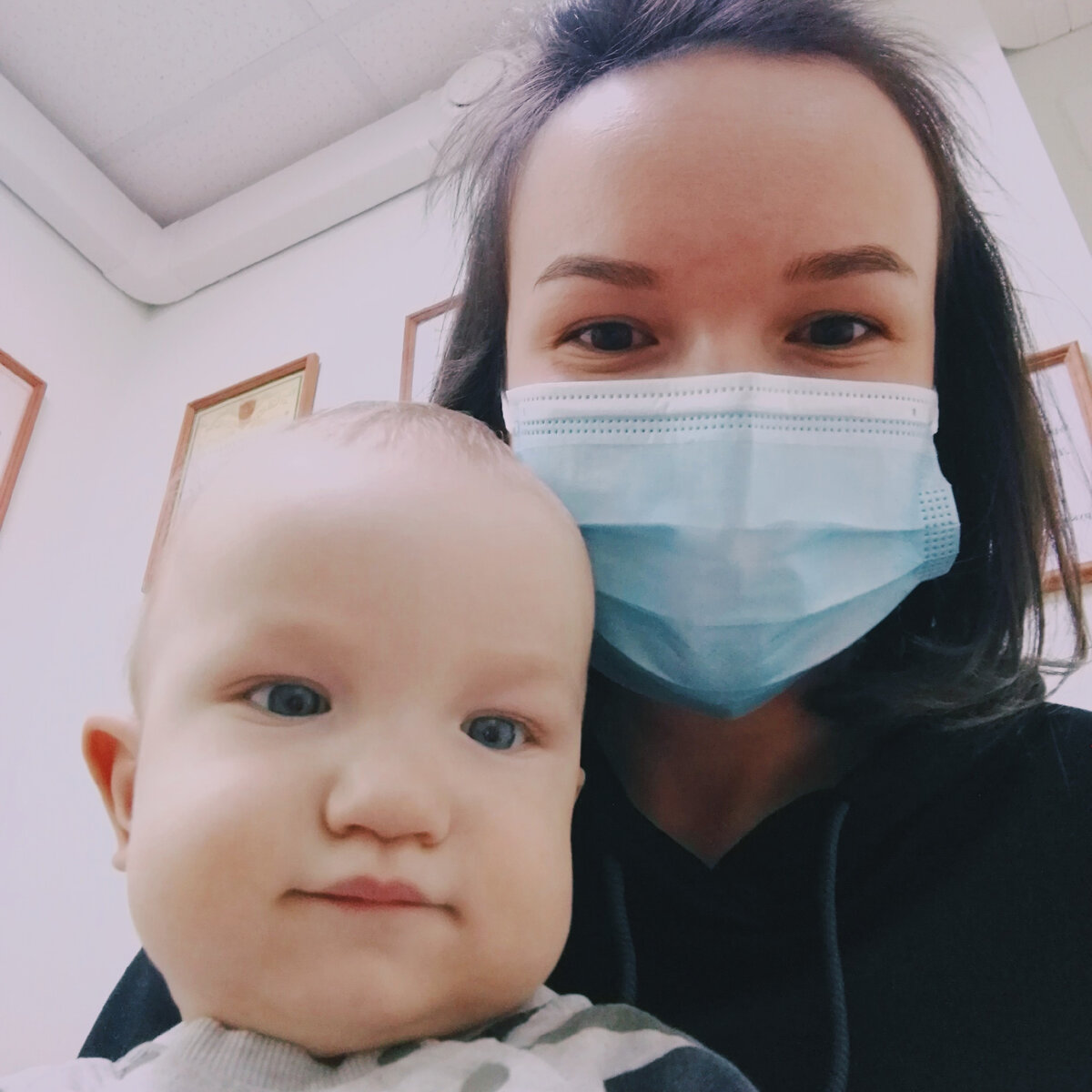 Обожаю вот это, родителям маски , в дети без😆во всём известные времена меня это смешило. Такая маска вас не спасёт. 