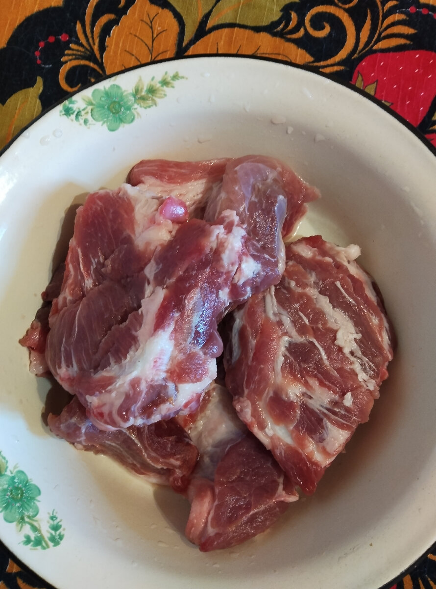 Мясо помыла, некрасивые плёнки срезала