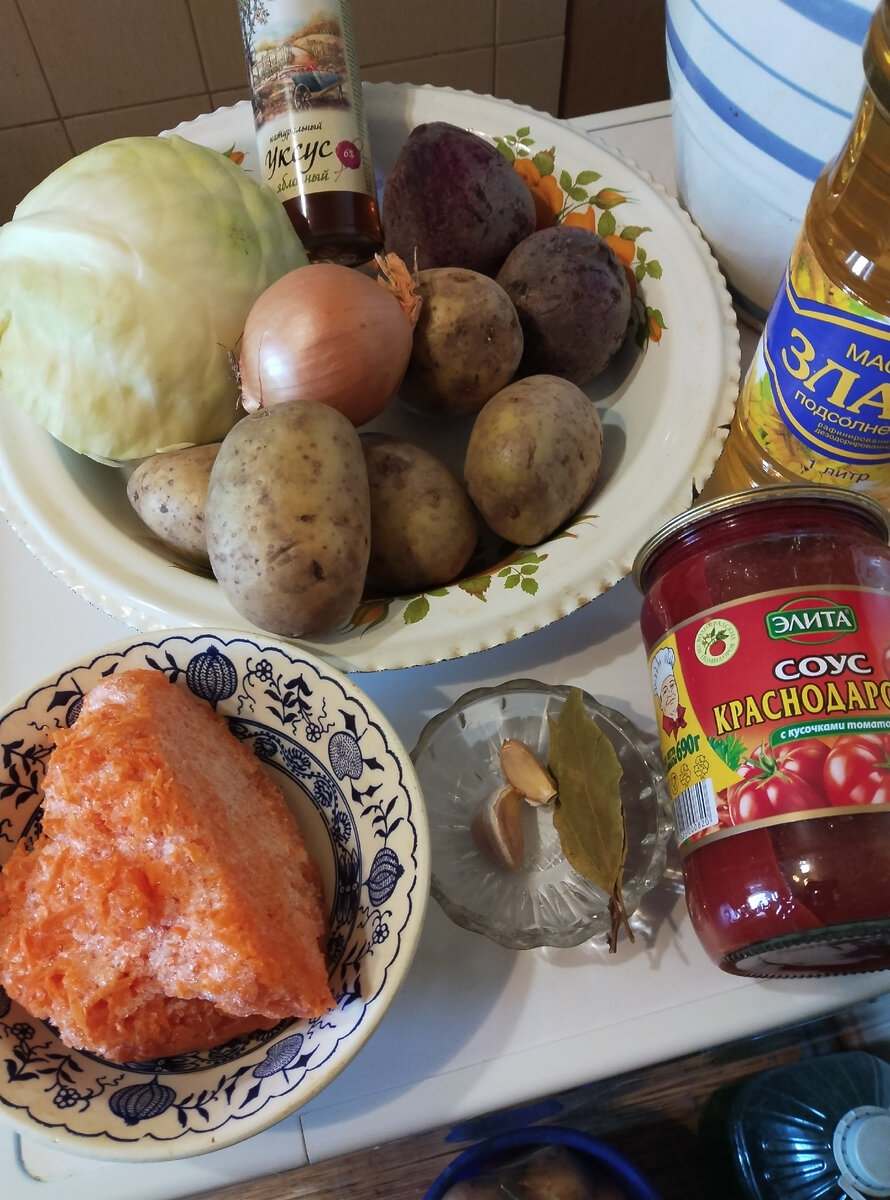 Вот такой у меня сегодня набор продуктов. Морковь сегодня замороженная, была возможность, запасла с осени