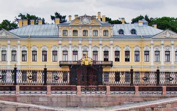 Фонтанный дом, где Анна прожила большую часть жизни. Привел ее туда Николай. 