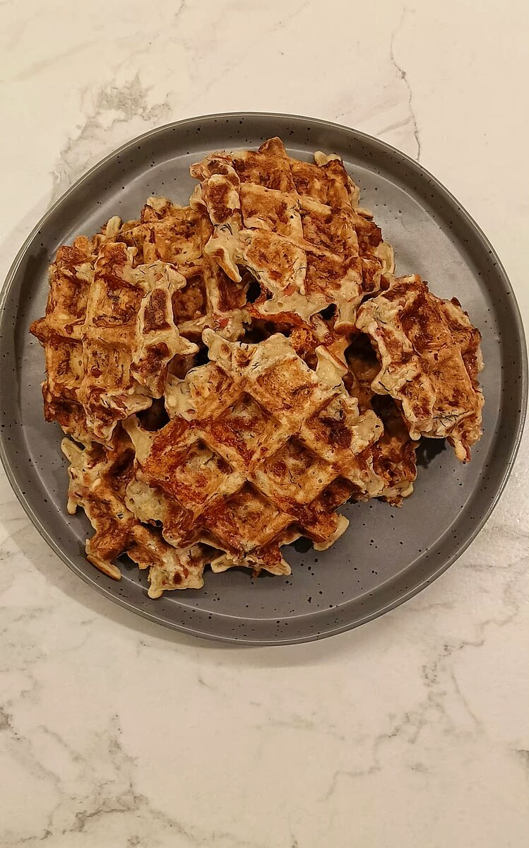 Получается безумно вкусные, хрустящие вафли. Особенно подойдут на завтрак! Приятного аппетита! 🤤