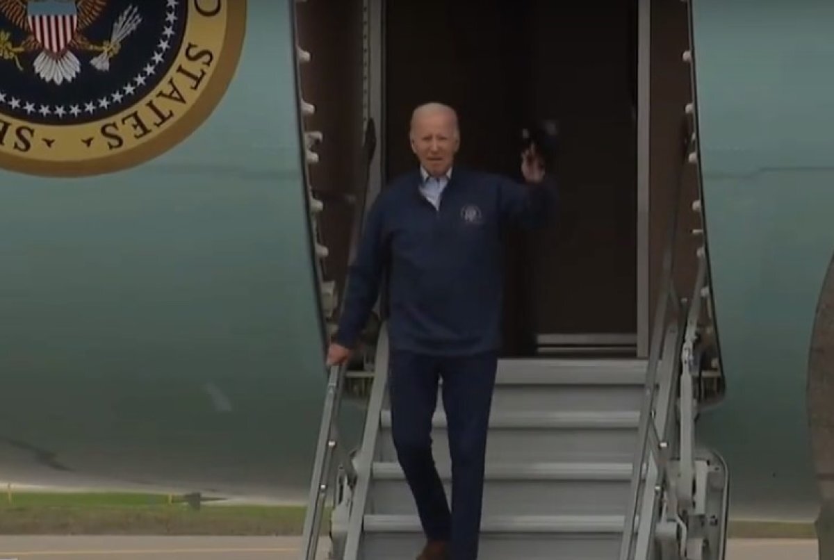    Байден отправился в больницу на медосмотр